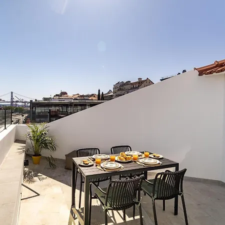 Whome Brand New Rooftop With River View Apartmán *